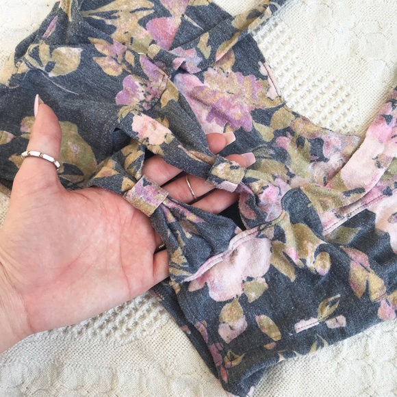 Grey floral crop top - Picture 3 of 5